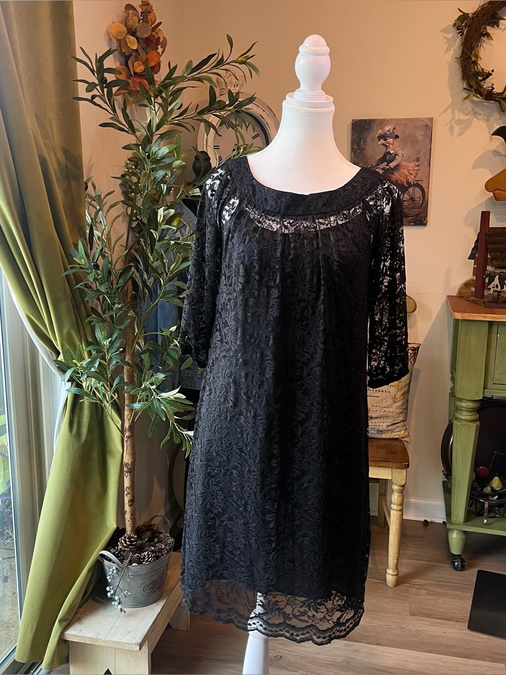 Diane von Furstenberg Black Lace Shift Dress Sz 6 Slip LBD